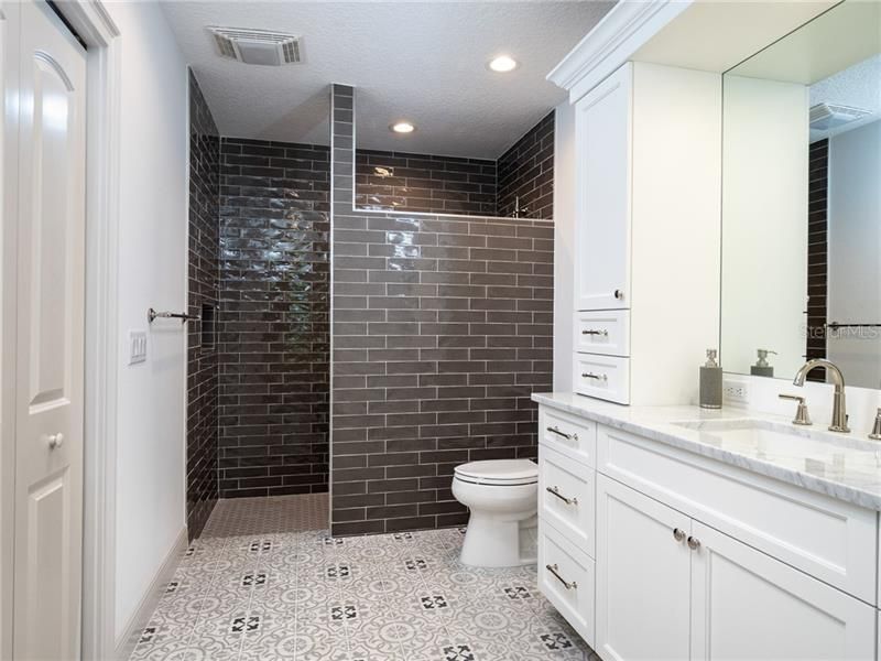 Recently Sold: $2,850,000 (1 beds, 1 baths, 1050 Square Feet)