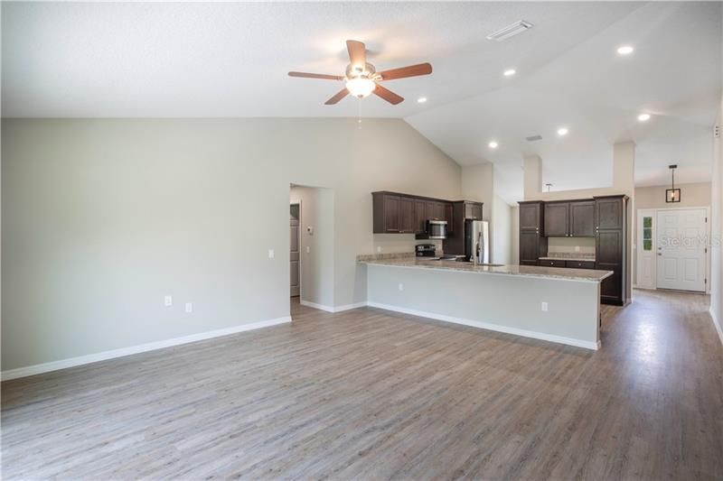 Recently Sold: $265,000 (3 beds, 2 baths, 1811 Square Feet)