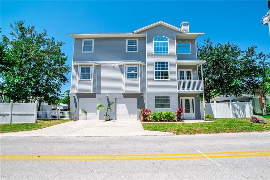 Recently Sold: $785,000 (3 beds, 2 baths, 2501 Square Feet)