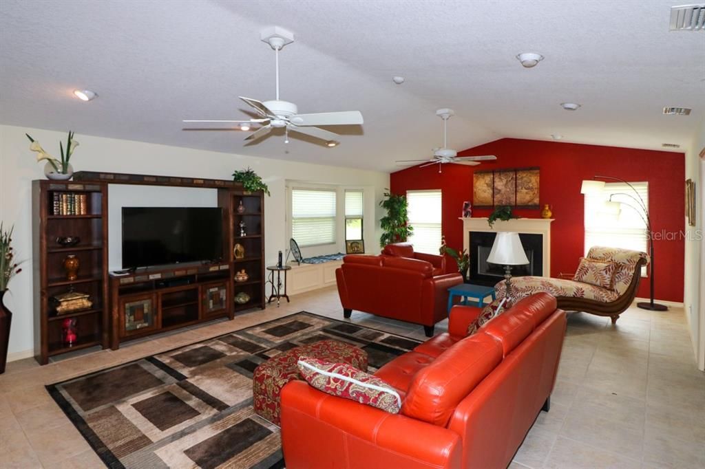 В аренду: $4,500 (3 спален, 2 ванн, 2697 Квадратных фут)