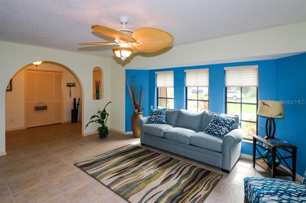 В аренду: $4,500 (3 спален, 2 ванн, 2697 Квадратных фут)