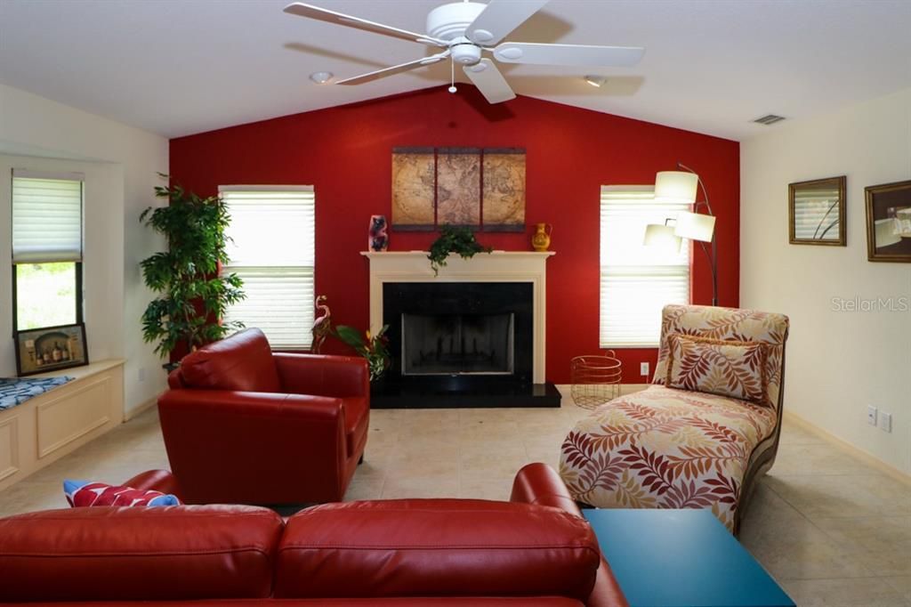 В аренду: $4,500 (3 спален, 2 ванн, 2697 Квадратных фут)