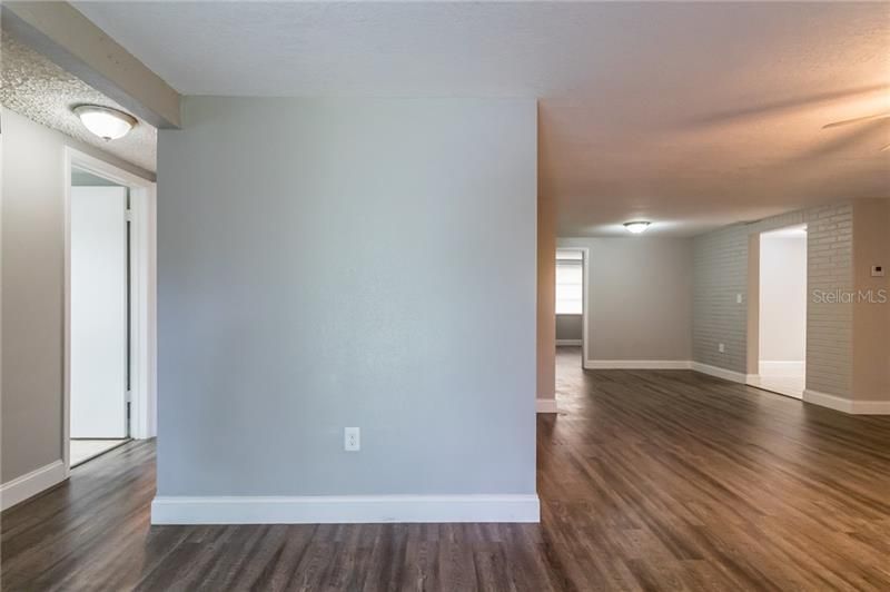 Recently Sold: $153,000 (3 beds, 2 baths, 1369 Square Feet)