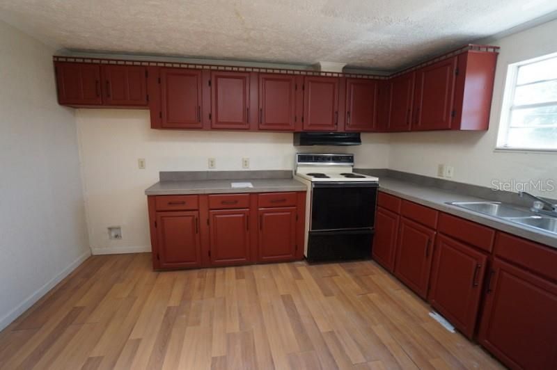 Recently Sold: $112,000 (3 beds, 2 baths, 1782 Square Feet)