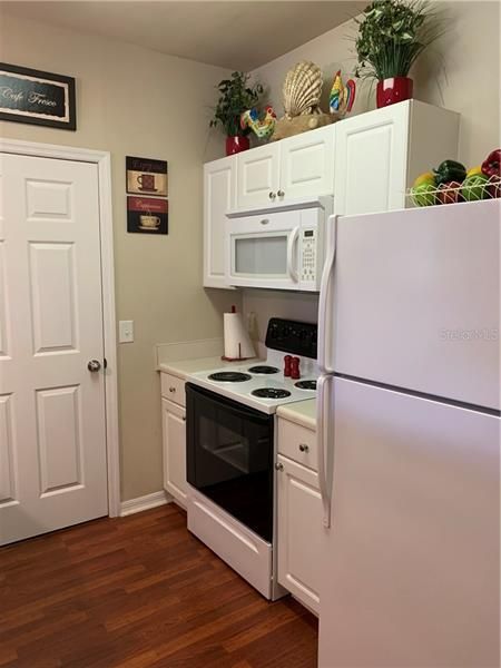 Recently Sold: $107,000 (1 beds, 1 baths, 868 Square Feet)