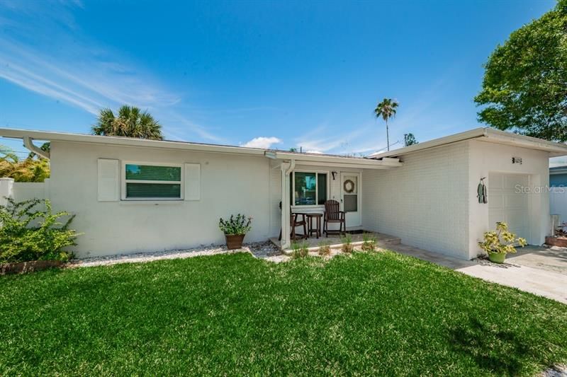 Recently Sold: $349,900 (3 beds, 2 baths, 1362 Square Feet)