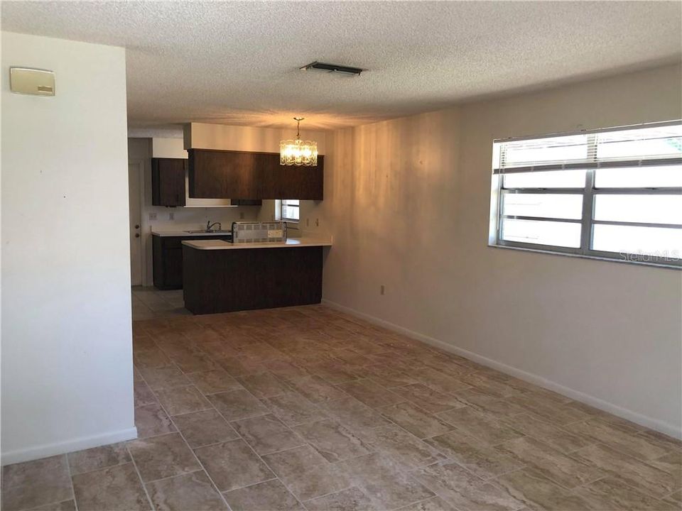 Recently Rented: $850 (2 beds, 1 baths, 960 Square Feet)