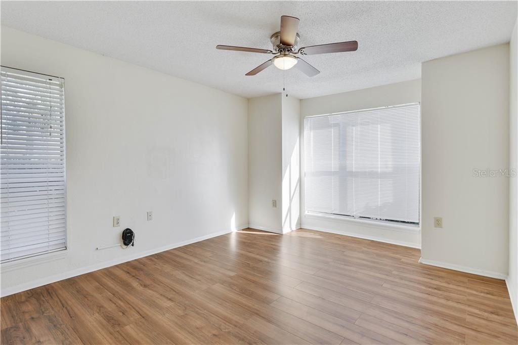 Recently Sold: $99,900 (2 beds, 1 baths, 1051 Square Feet)