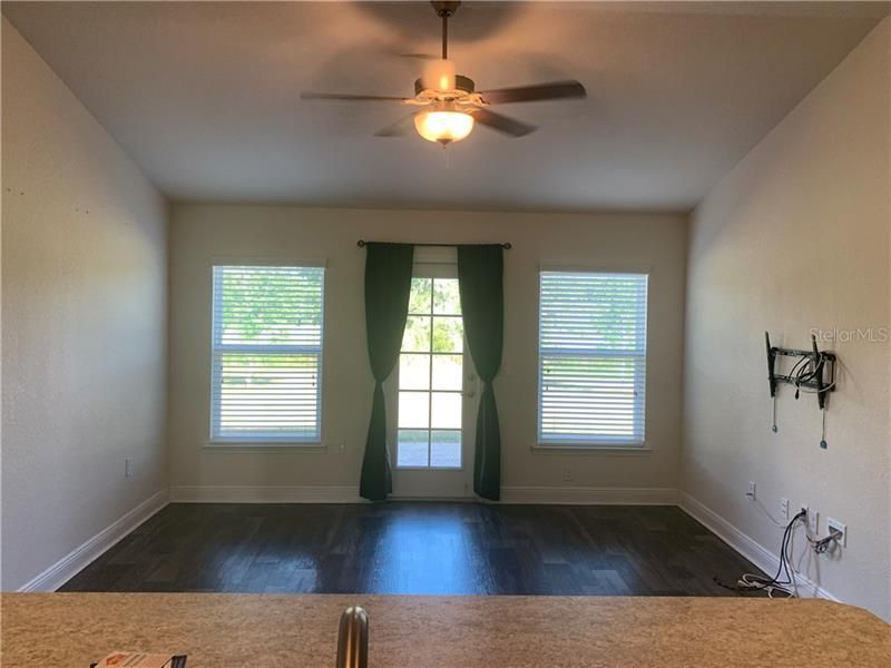 Recently Rented: $1,650 (3 beds, 2 baths, 1460 Square Feet)