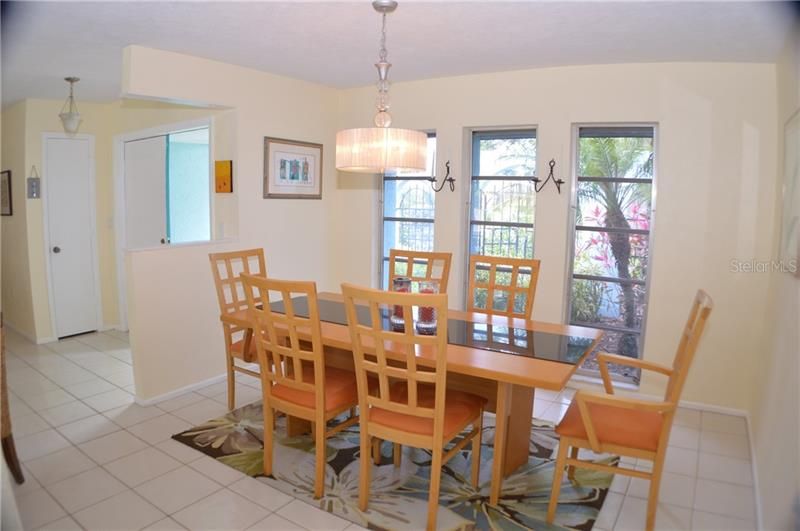 Recently Sold: $344,500 (3 beds, 2 baths, 1988 Square Feet)