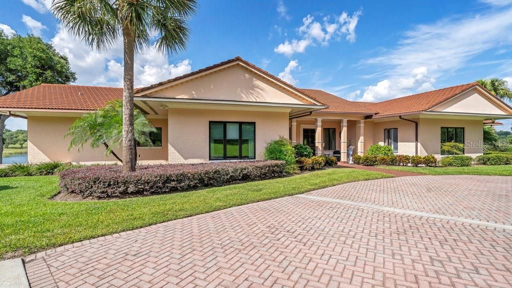 Recently Sold: $1,100,000 (5 beds, 5 baths, 5061 Square Feet)