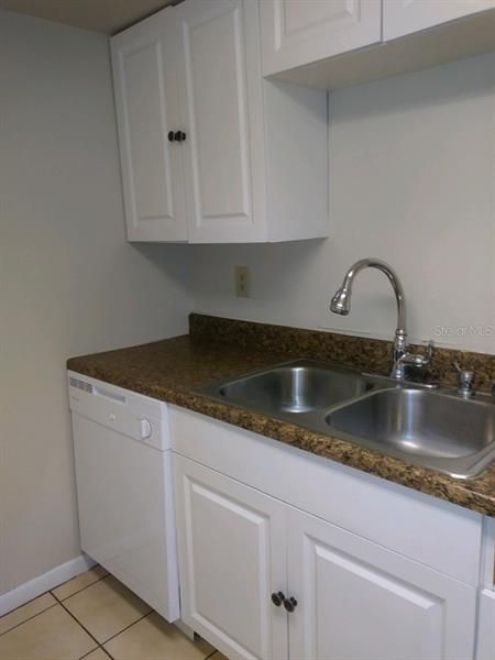 Recently Rented: $950 (2 beds, 1 baths, 1284 Square Feet)