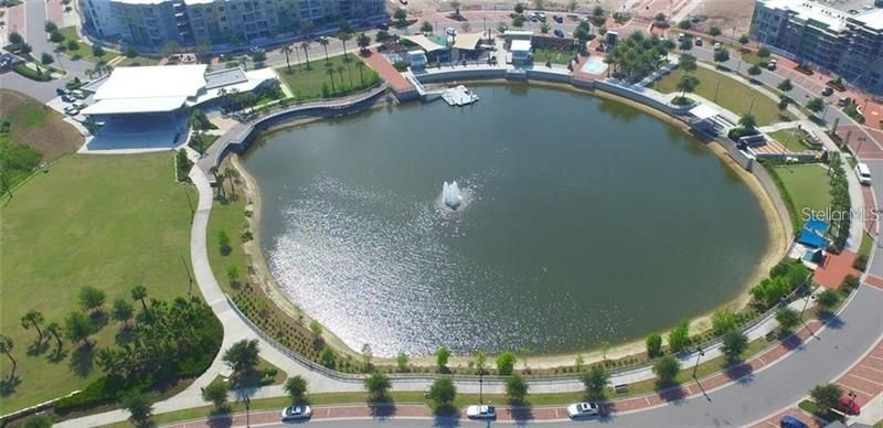 Lakeside Promenade at Center Lake Park