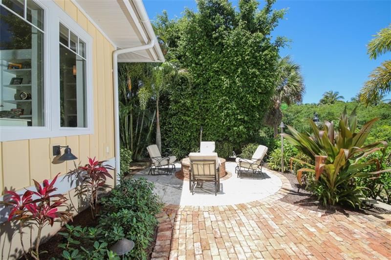 Recently Sold: $3,495,000 (4 beds, 4 baths, 3638 Square Feet)