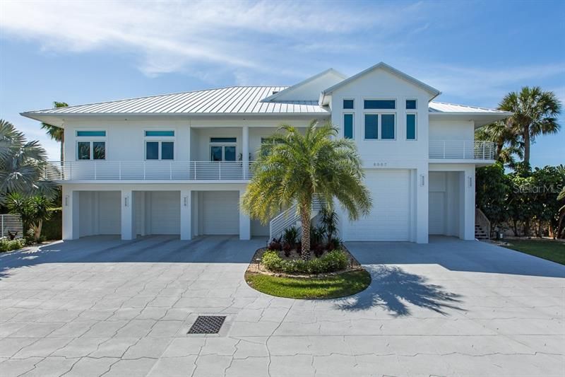 Recently Sold: $2,189,000 (4 beds, 4 baths, 4411 Square Feet)
