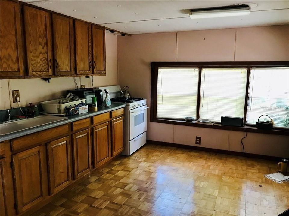 Vendido Recientemente: $68,500 (3 camas, 2 baños, 1200 Pies cuadrados)