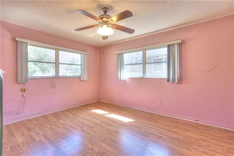 Recently Sold: $325,000 (2 beds, 2 baths, 1712 Square Feet)