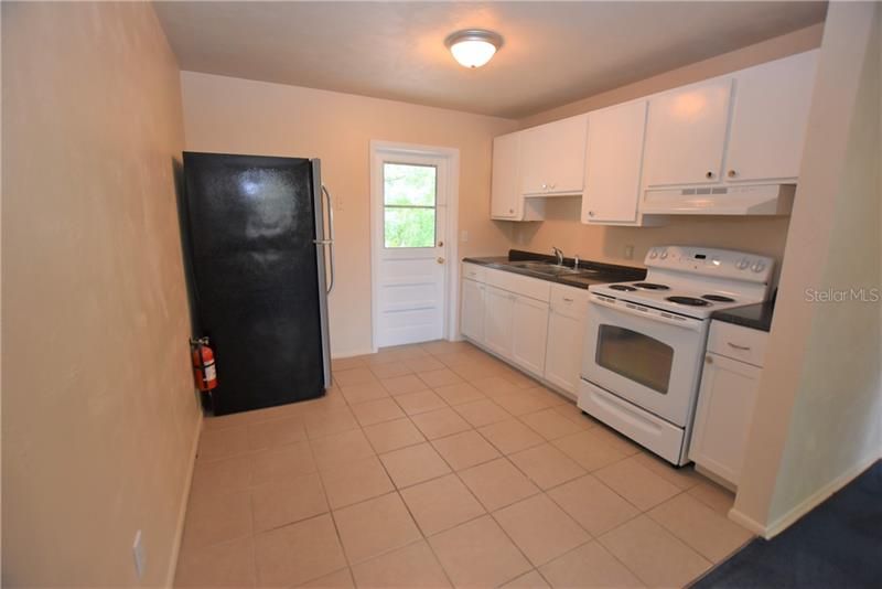 Recently Rented: $775 (2 beds, 1 baths, 700 Square Feet)