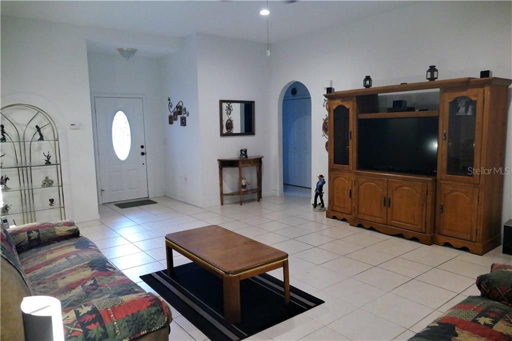 Vendido Recientemente: $234,000 (3 camas, 2 baños, 1392 Pies cuadrados)