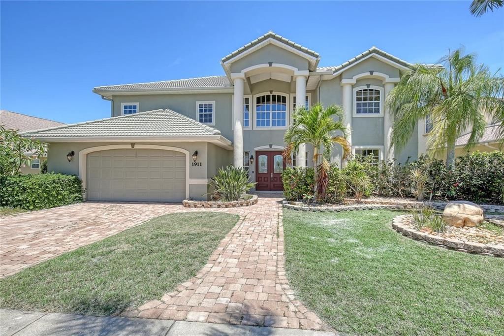 Vendido Recientemente: $975,000 (4 camas, 4 baños, 3763 Pies cuadrados)
