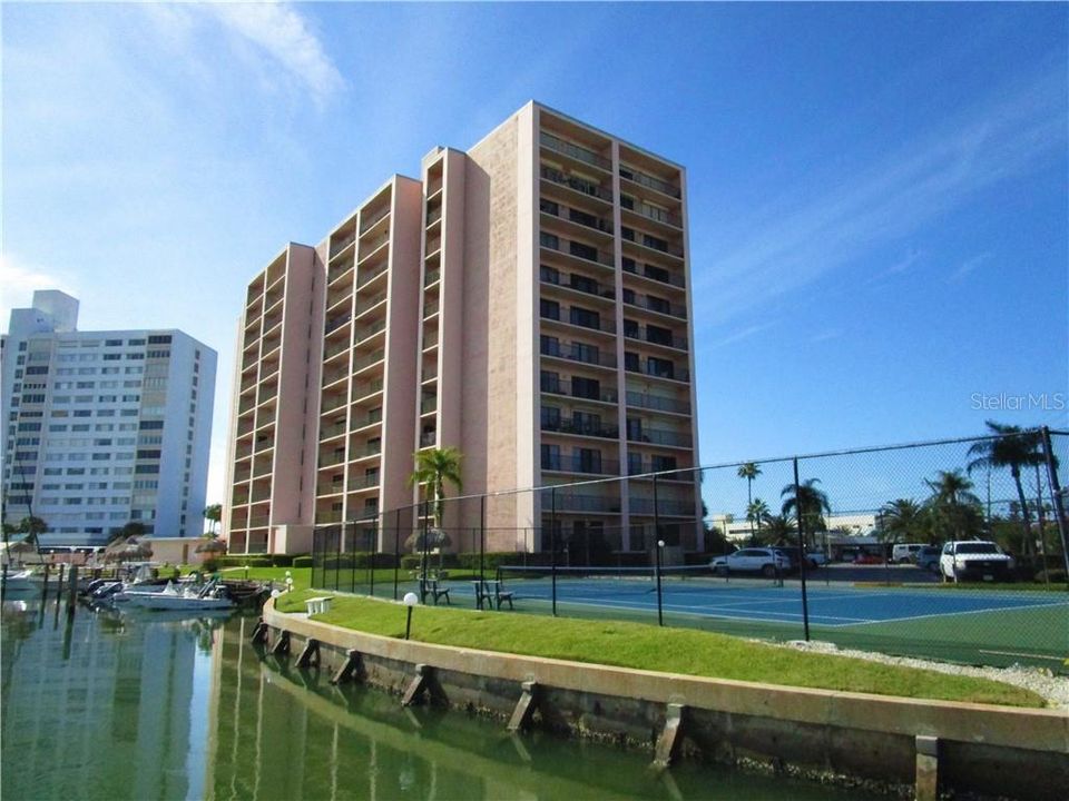 Recently Sold: $245,000 (2 beds, 2 baths, 968 Square Feet)