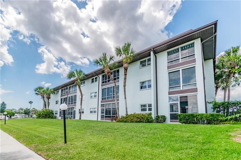 Recently Sold: $180,000 (2 beds, 2 baths, 956 Square Feet)
