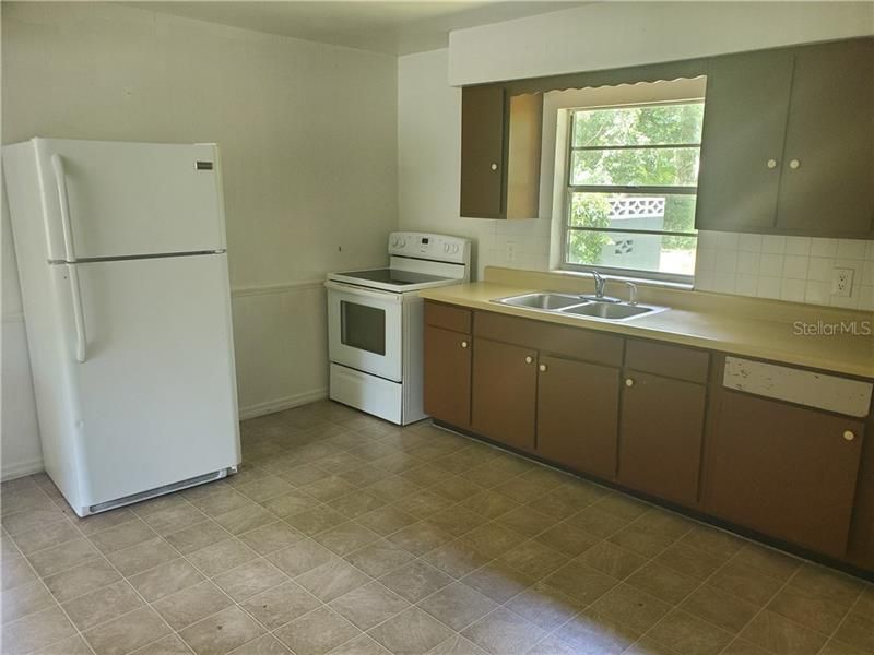 Recently Rented: $700 (3 beds, 1 baths, 1196 Square Feet)