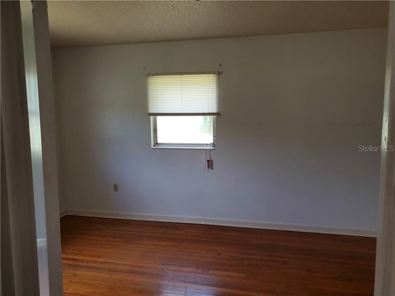 Recently Rented: $700 (3 beds, 1 baths, 1120 Square Feet)
