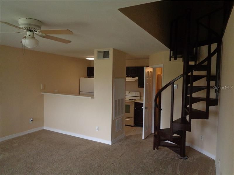 Recently Rented: $888 (1 beds, 1 baths, 696 Square Feet)