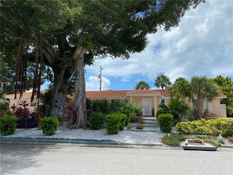 Recently Sold: $562,500 (3 beds, 3 baths, 1794 Square Feet)