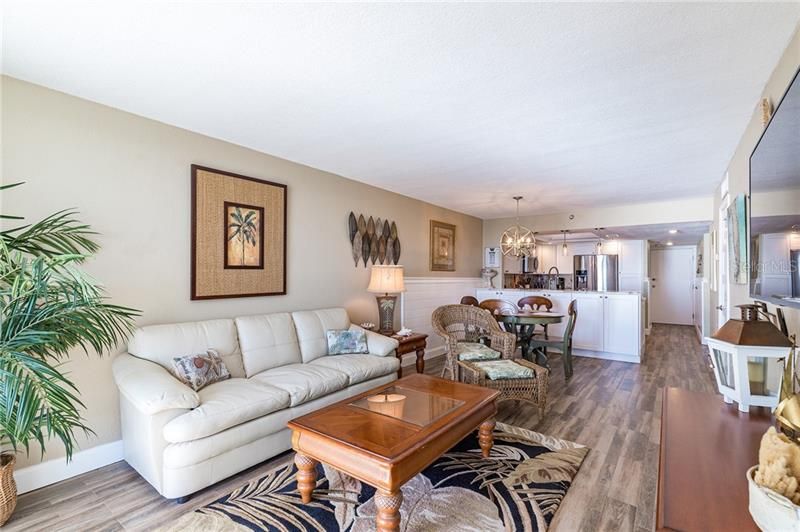 Recently Sold: $650,000 (3 beds, 2 baths, 1060 Square Feet)