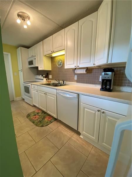 Recently Sold: $159,000 (1 beds, 1 baths, 564 Square Feet)