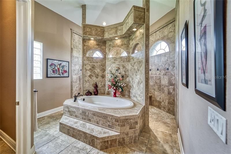 最近售出: $850,000 (4 贝兹, 3 浴室, 5440 平方英尺)