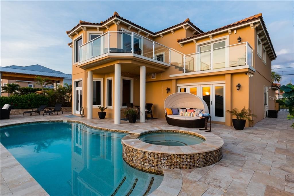 Recently Sold: $2,895,000 (4 beds, 4 baths, 3083 Square Feet)