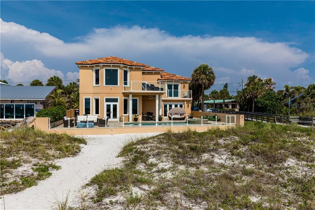 Recently Sold: $2,895,000 (4 beds, 4 baths, 3083 Square Feet)