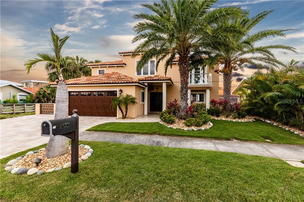 Recently Sold: $2,895,000 (4 beds, 4 baths, 3083 Square Feet)