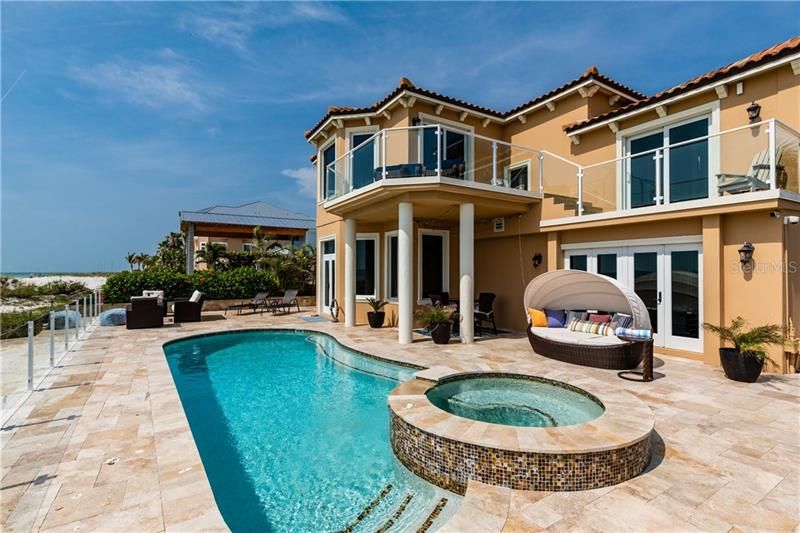 Recently Sold: $2,895,000 (4 beds, 4 baths, 3083 Square Feet)