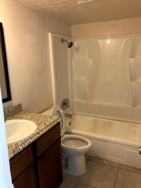 Recently Rented: $875 (2 beds, 1 baths, 783 Square Feet)