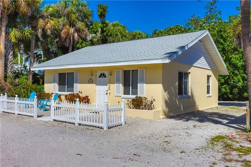 Recently Sold: $749,000 (2 beds, 1 baths, 729 Square Feet)