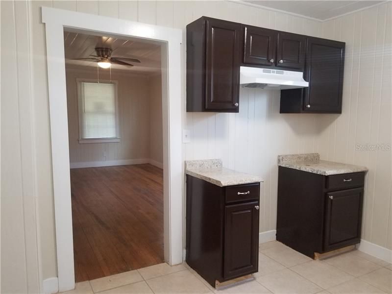 Recently Rented: $945 (2 beds, 1 baths, 810 Square Feet)