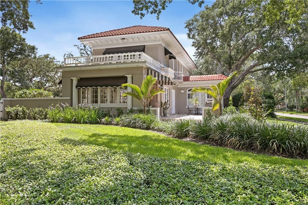 Recently Sold: $2,675,000 (5 beds, 5 baths, 4418 Square Feet)