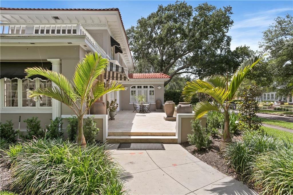 Recently Sold: $2,675,000 (5 beds, 5 baths, 4418 Square Feet)