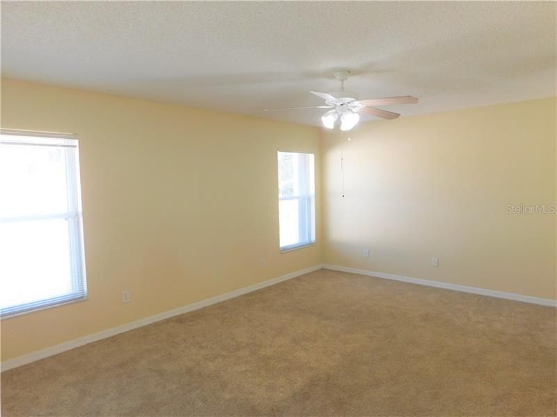 Recently Rented: $1,350 (3 beds, 2 baths, 1668 Square Feet)
