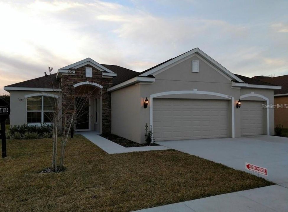 最近售出: $405,330 (3 贝兹, 2 浴室, 2075 平方英尺)