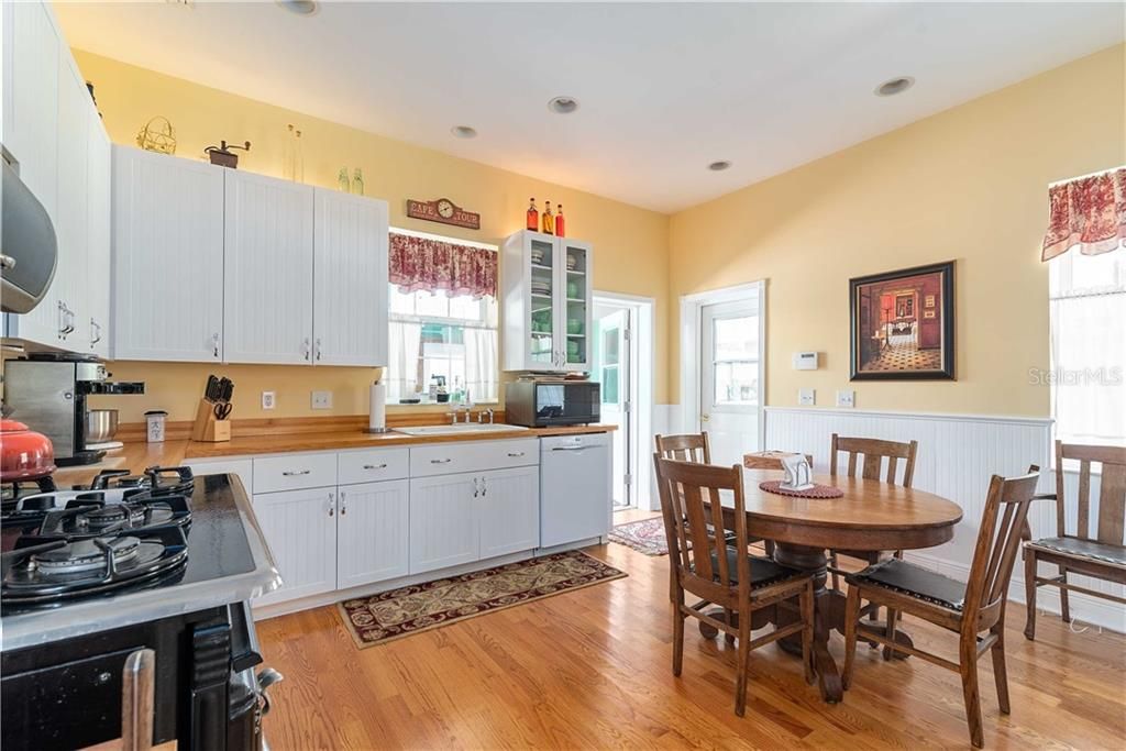 Recently Sold: $525,000 (3 beds, 2 baths, 2232 Square Feet)
