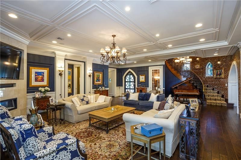 Grand Great Room - perfect for entertaining !