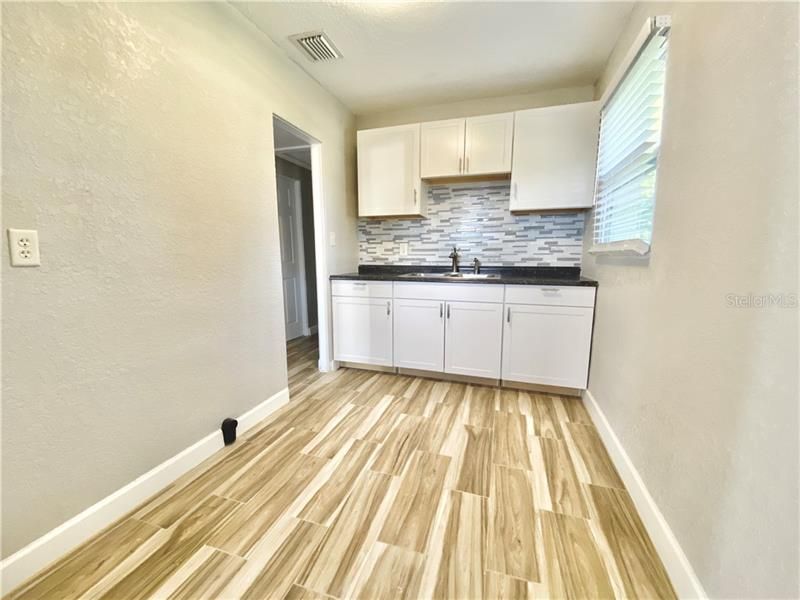 Recently Sold: $132,000 (3 beds, 1 baths, 805 Square Feet)