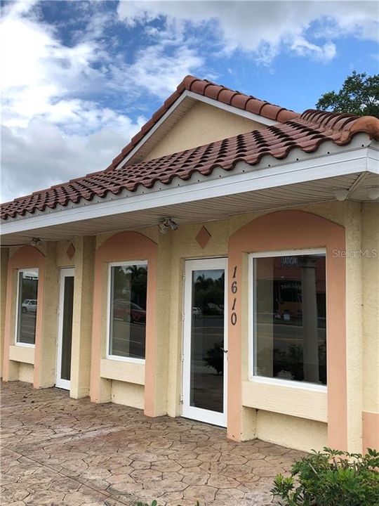 Recently Sold: $1,800 (0 beds, 0 baths, 784 Square Feet)