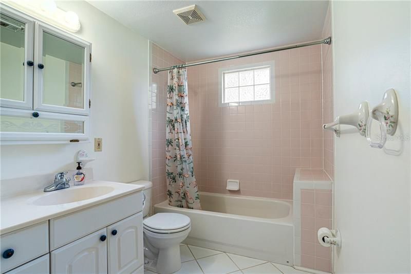 最近售出: $365,000 (3 贝兹, 2 浴室, 1290 平方英尺)