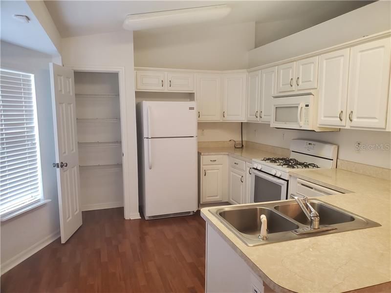 Recently Rented: $1,200 (3 beds, 2 baths, 1593 Square Feet)